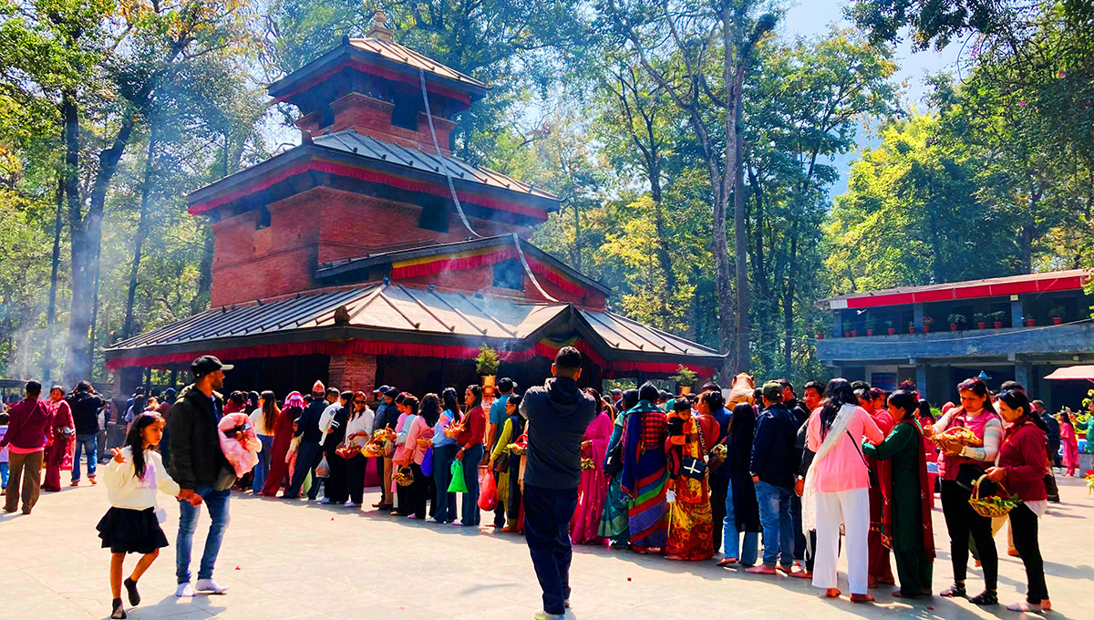 चैतेदसैंमा कालिका मन्दिरमा धार्मिक पर्यटकको घुइँचो