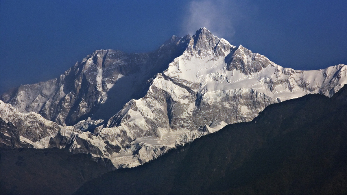 चार विदेशीसहित १४ जनाले गरे कञ्चनजंघा आरोहण