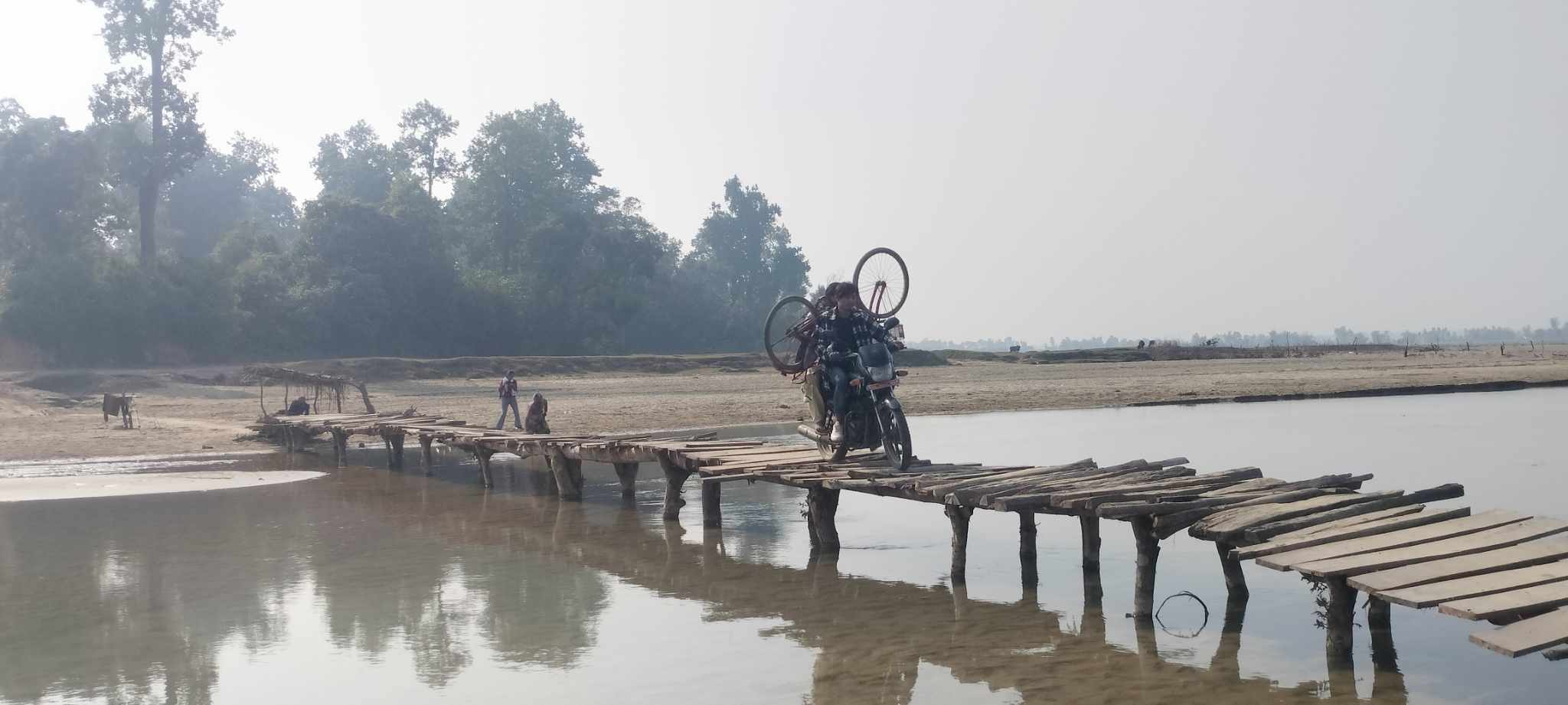 नदी तर्न काठे पुलको भर, शुल्क तिर्नुपर्ने बाध्यता