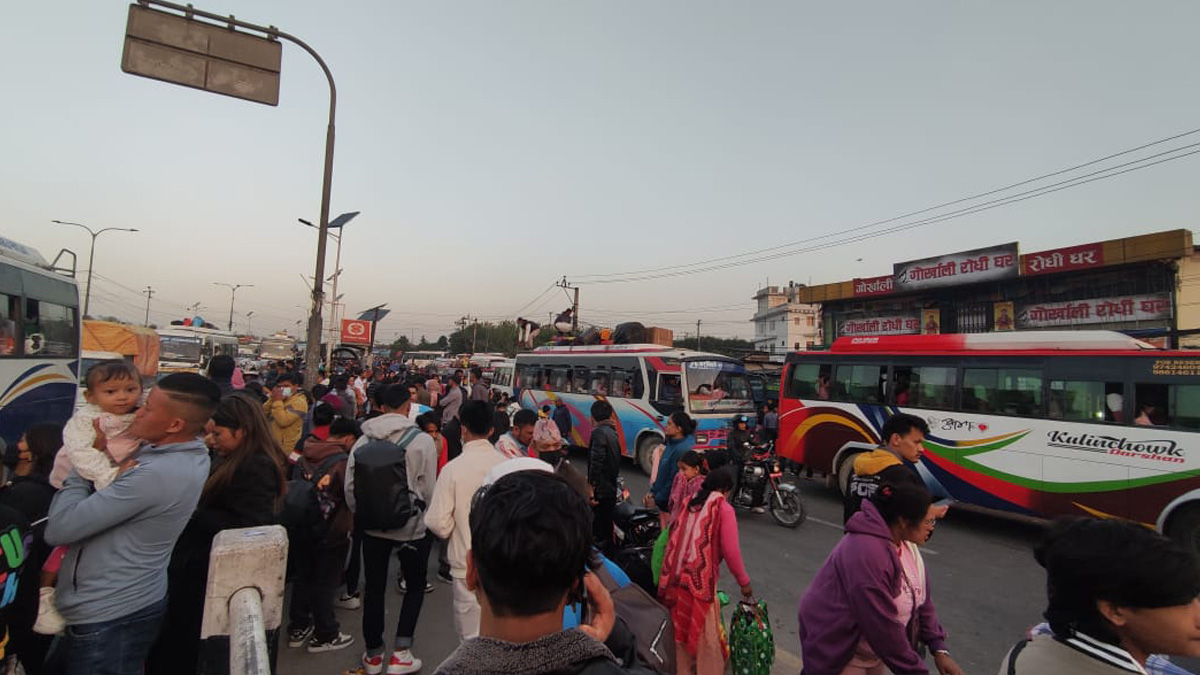 kathmandu-chhodne-ko-bhid-6-1697868294.jpg