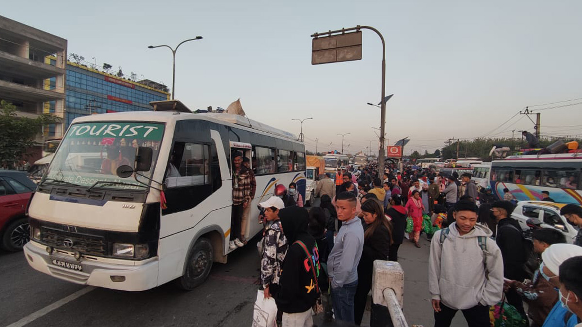 kathmandu-chhodne-ko-bhid-9-1697868402.jpg