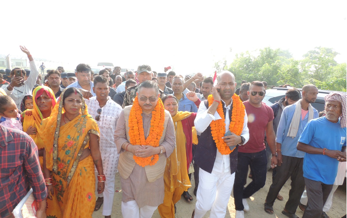 गृहजिल्लामा सक्रिय गृहमन्त्री खाण, विमानस्थलमा कर्मचारी भर्ना गर्दा स्थानीयवासीलाई प्राथमिकता
