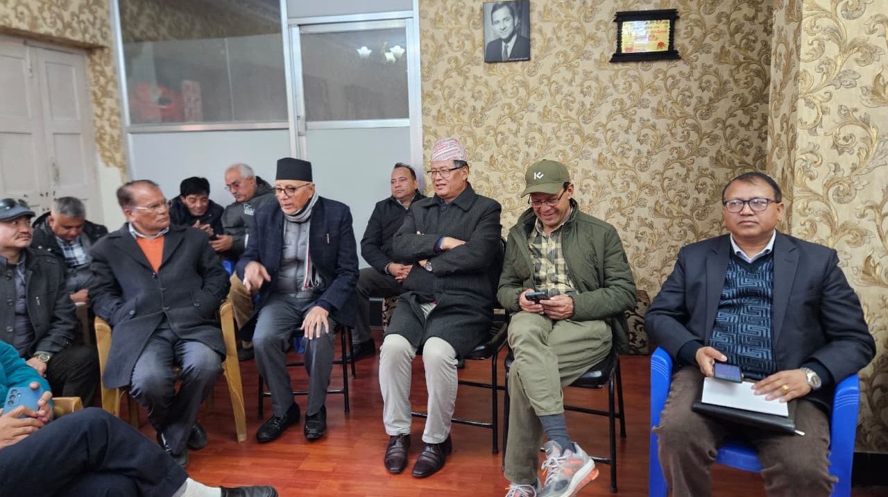 कांग्रेसलाई फुटबाट जोगाउन शेखरले सुरु गरे छलफल