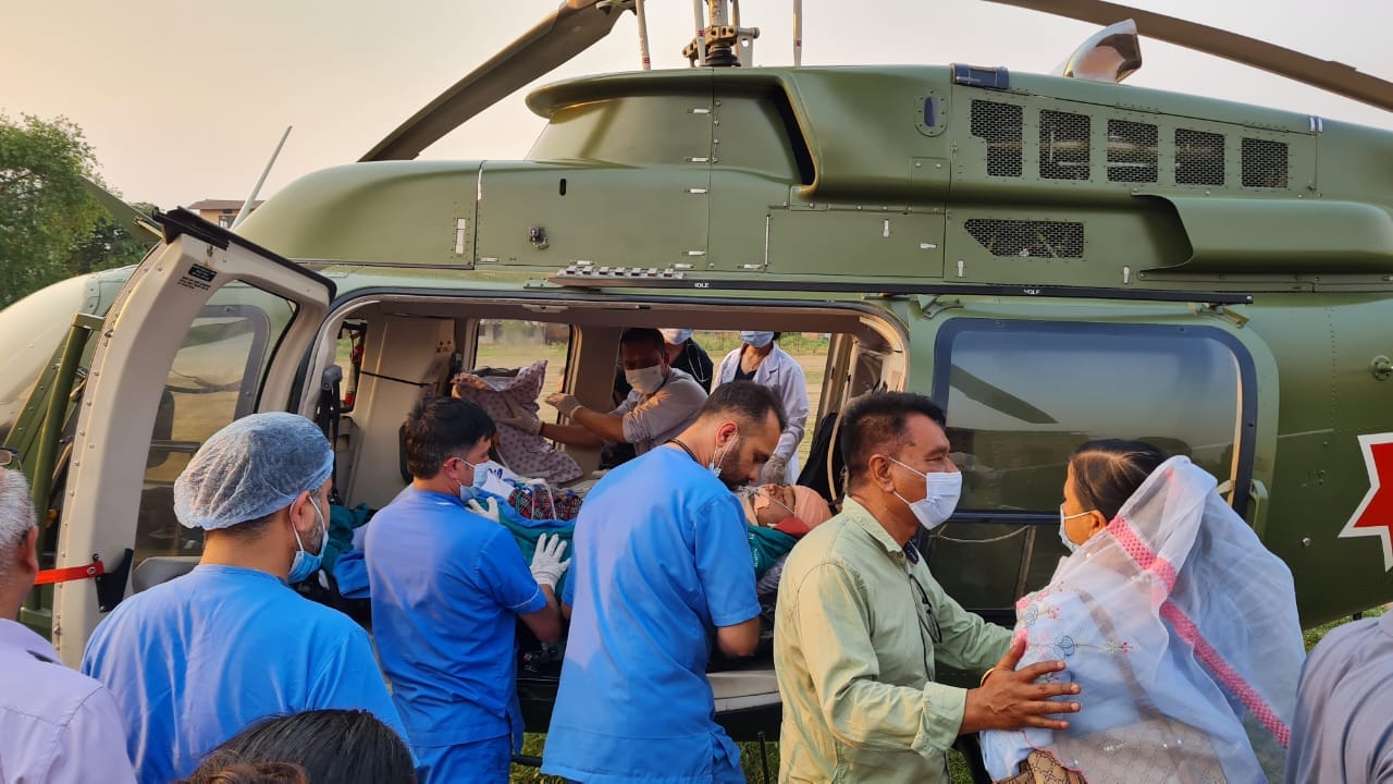 रवि लामिछानेका गाडी चालकलाई थप उपचारका लागि हेलिकप्टरमार्फत काठमाडौं ल्याइयो 