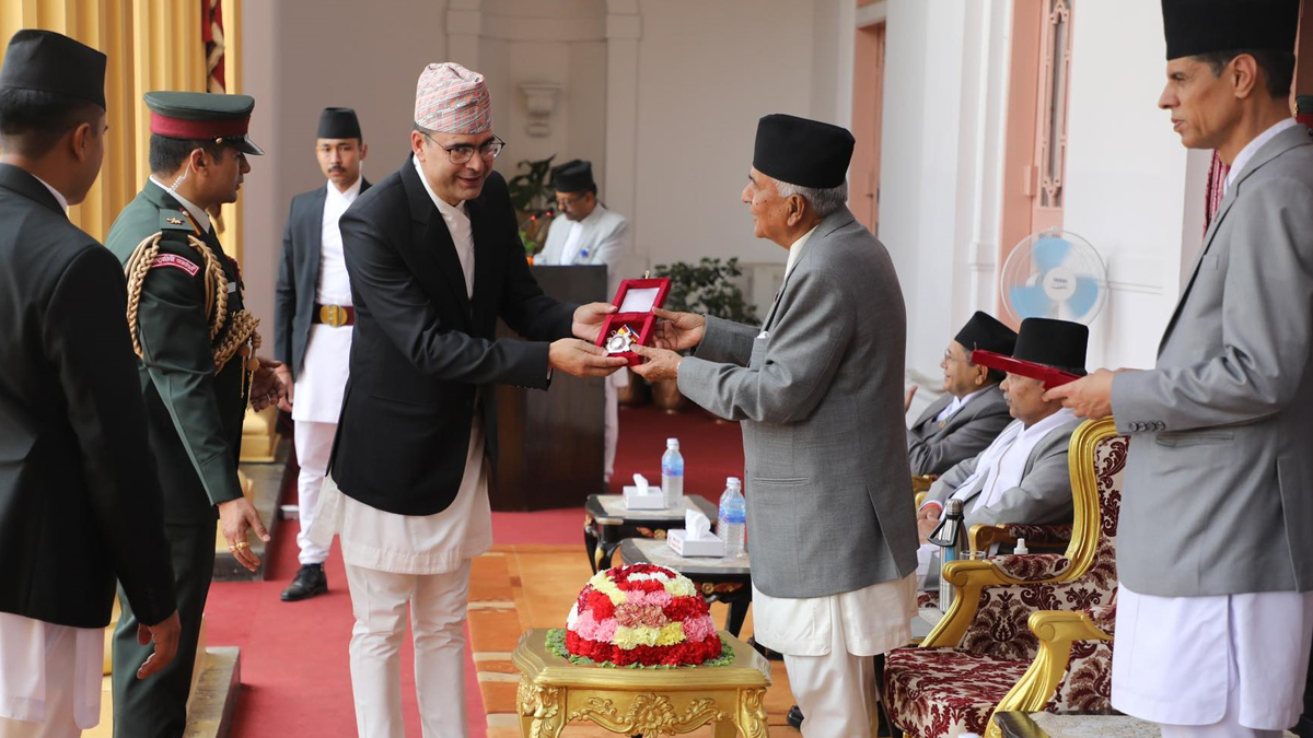 राष्ट्रपति पौडेलद्वारा पत्रकार कुइँकेल विभूषित