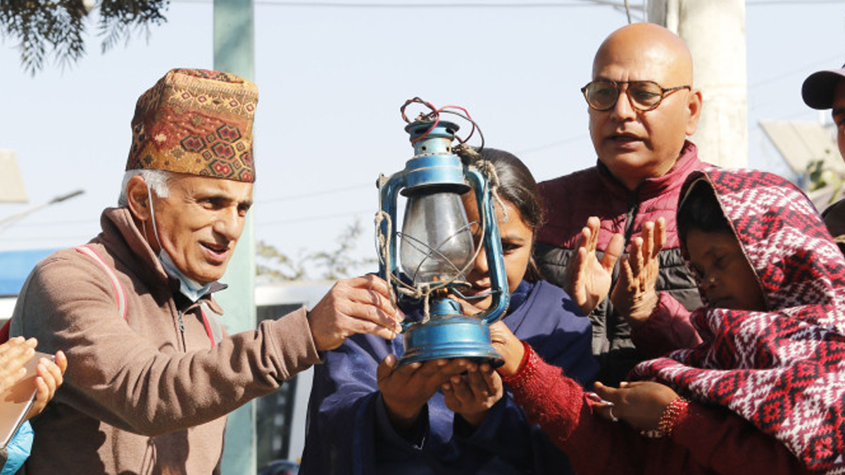 निर्मला कुर्मीले न्याय नपाएकाे भन्दै माइतीघरमा प्रदर्शन, डा. गोविन्द केसीकाे पनि साथ