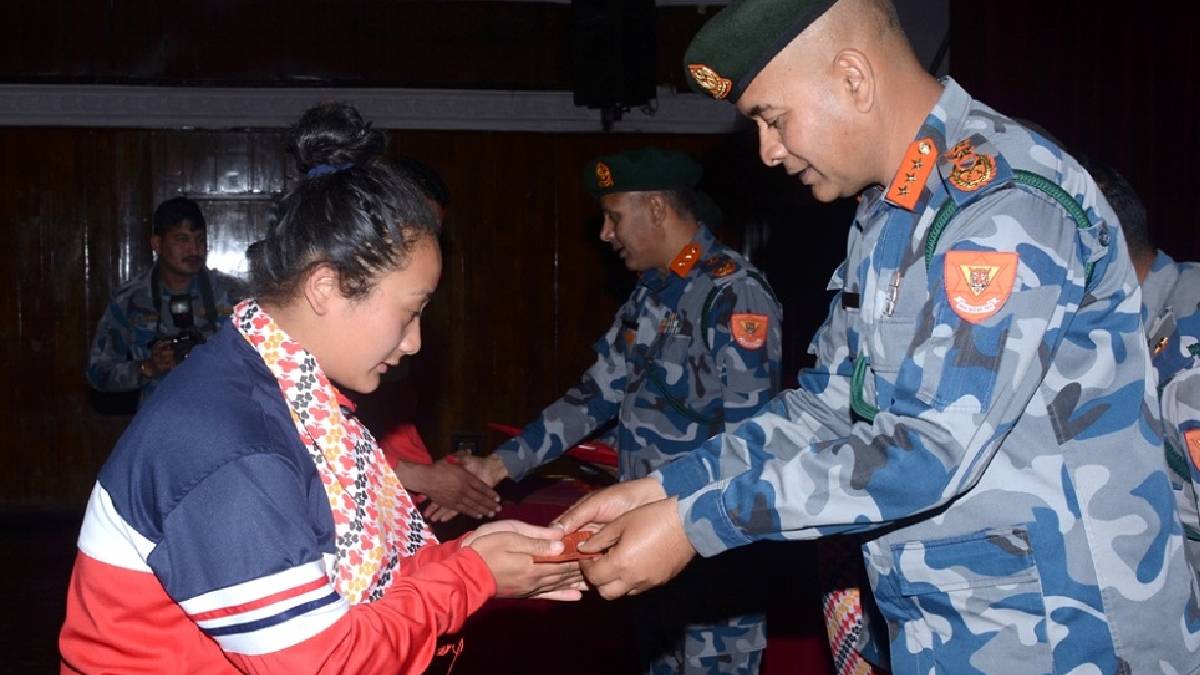 सशस्त्र प्रहरीद्वारा नवौँ राष्ट्रिय खेलकुद प्रतियोगिताका विजेता खेलाडीलाई सम्मान