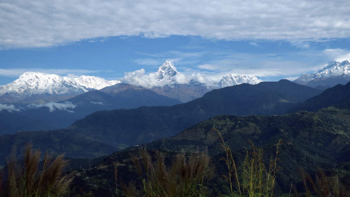 मौसम खुलेपछिकाे माछापुच्छ्रे हिमाल