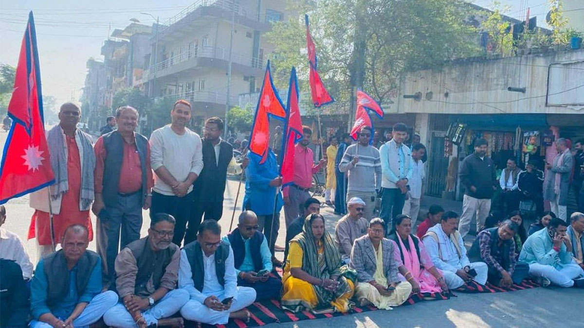 सात दलीय गठबन्धनका प्रदेश सांसदहरूको आज पनि धर्ना 