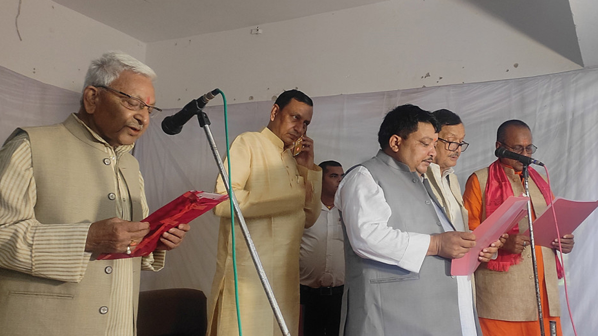 विवादबीच मधेशका नवनियुक्त तीन मन्त्रीले लिए शपथ