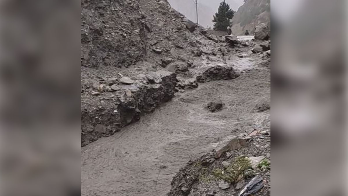 मुस्ताङमा पहिरो, पर्यटक रोकिए