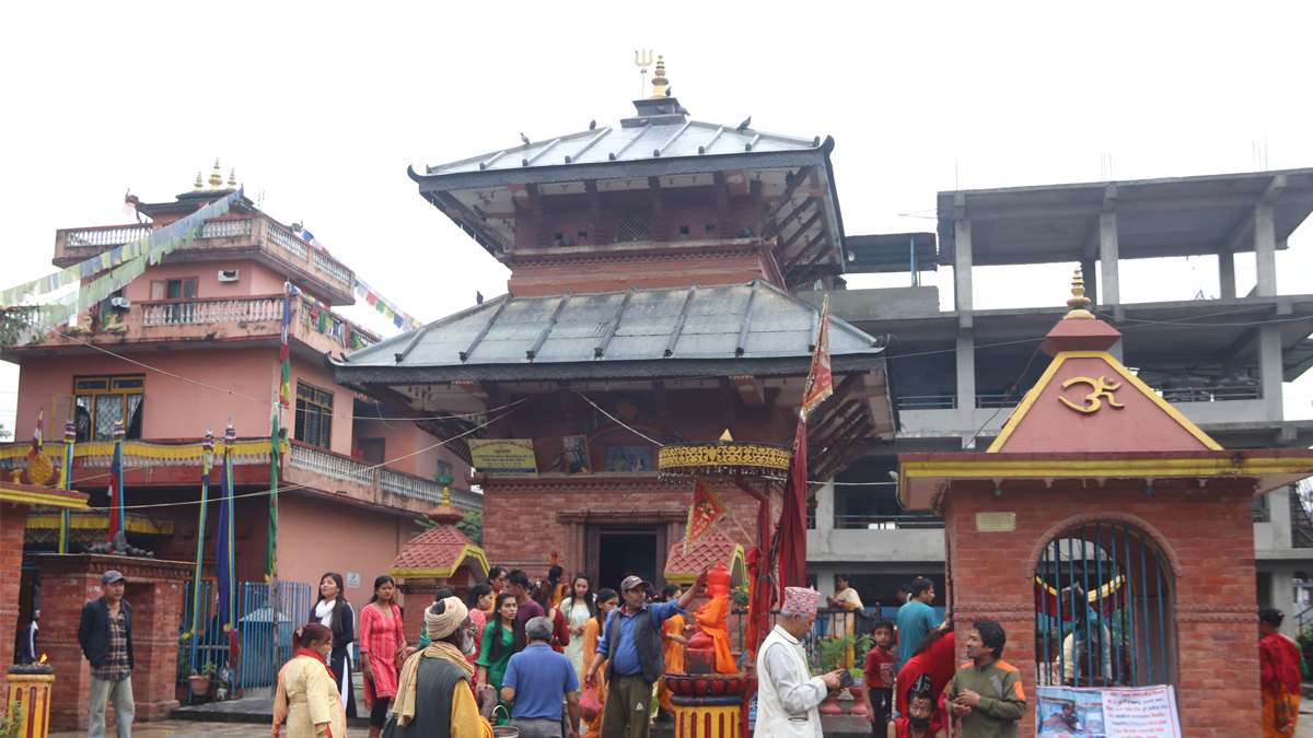 साउनको चौथो सोमबार : पशुपतिनाथलगायत देशभरका शिवालयमा भक्तजनको लाम