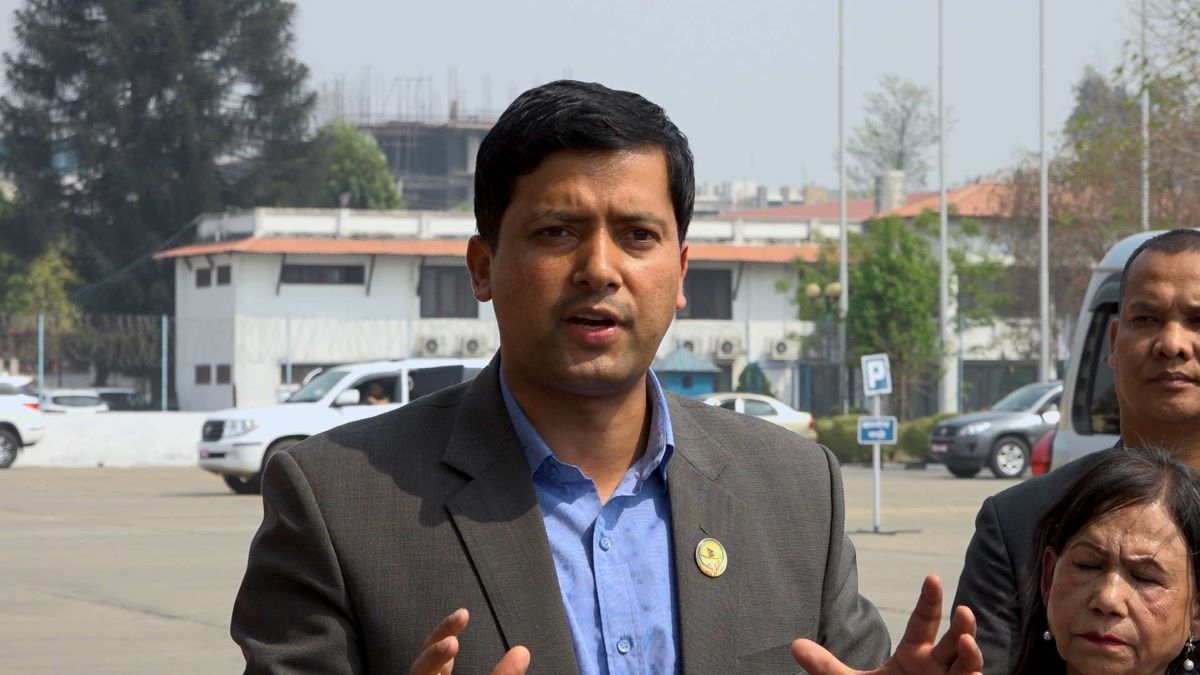 गणतन्त्रविरूद्ध ढुंगा हान्नेहरूसँग कुम जोडेर माओवादीले सदन चल्न दिएन: महेश बर्तौला