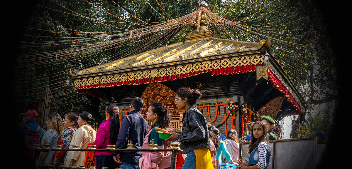 बडादसैंकाे पहिलाे दिन : मैतीदेवीमा भक्तजनकाे भिड [तस्बिरहरू]