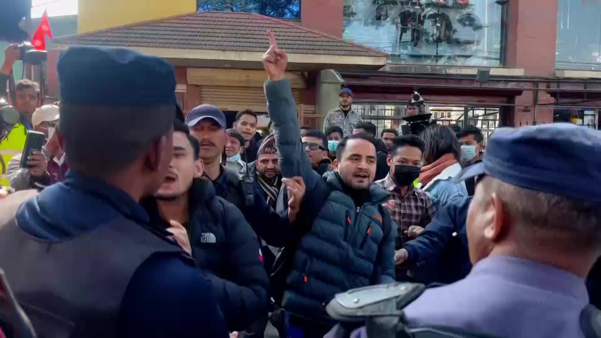 बालकुमारीकाे घटनालाई लिएर माइतीघरमा प्रदर्शन गर्ने युवाहरु प्रहरीकाे नियन्त्रणमा