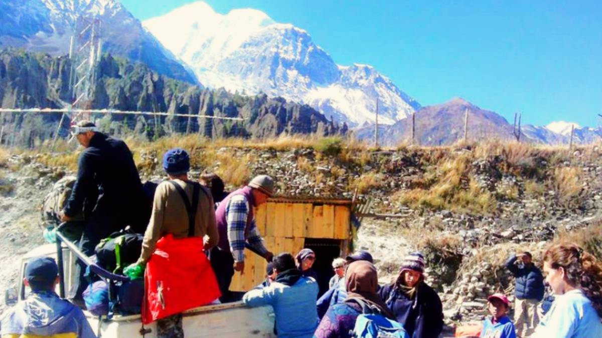 चुनाव सकेसँगै जाडो छल्न हिँडे मनाङवासी