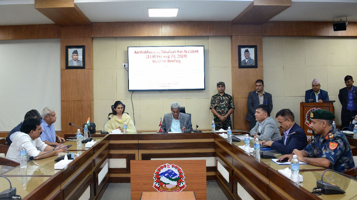 भारतका खेलकुद राज्यमन्त्रीलाई बस दुर्घटनाको  ‘ब्रिफिङ’