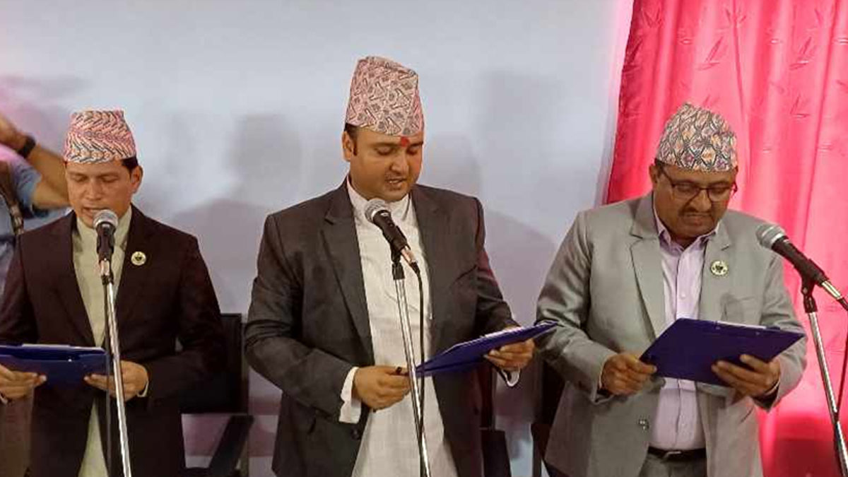 कोशी प्रदेशका नवनियुक्त मन्त्रीहरुले लिए सपथ
