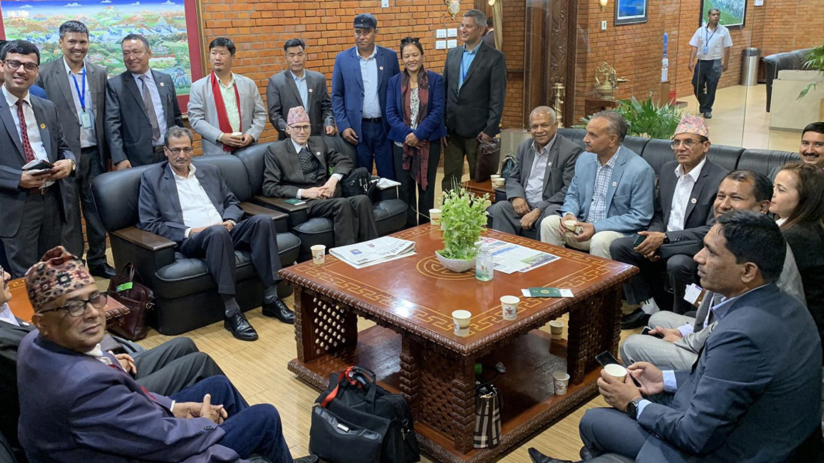 अध्ययन भ्रमणमा माओवादी केन्द्रका नेताहरु चीन प्रस्थान