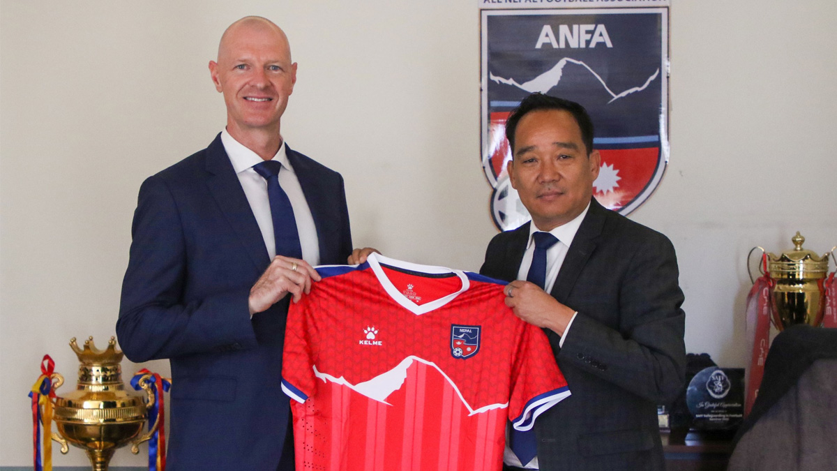 अस्ट्रेलियाका म्याट रोस बने फुटबल टिमको मुख्य प्रशिक्षक