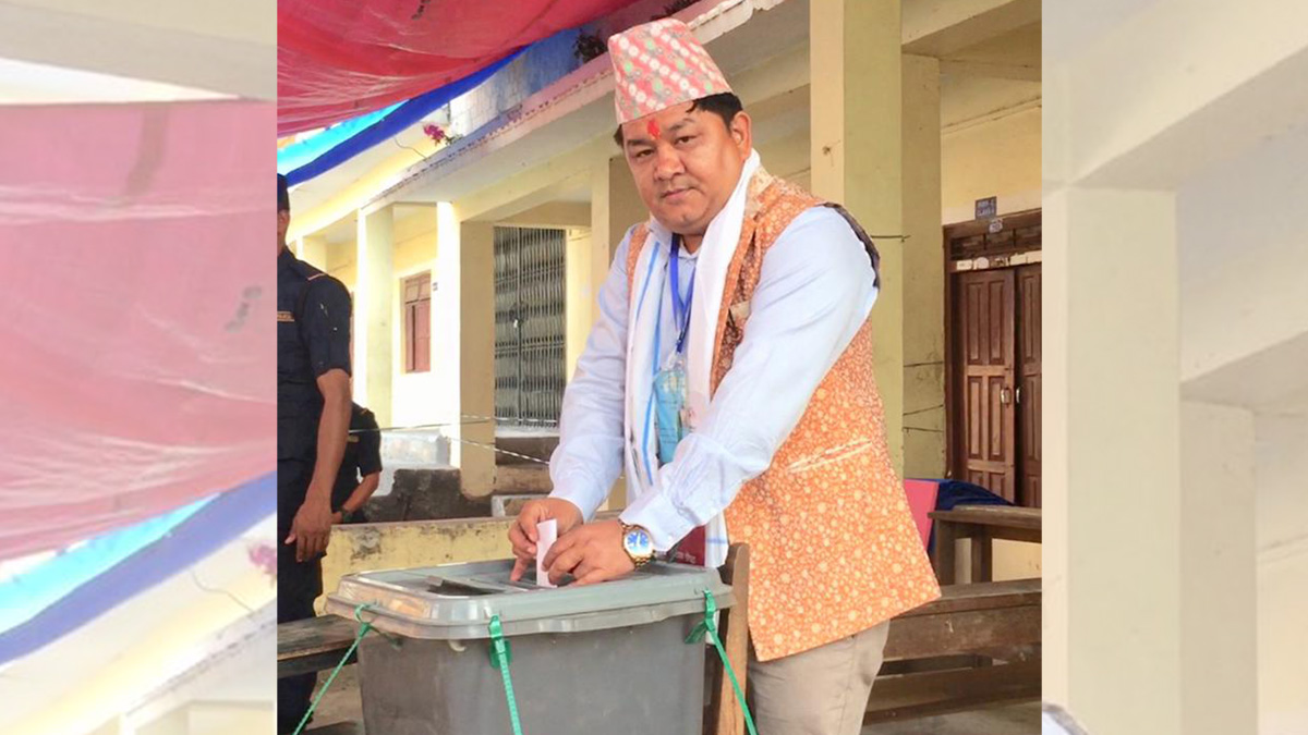 चितवन २ मा कांग्रेस उम्मेदवार श्रेष्ठले मतदान गरे मतदान