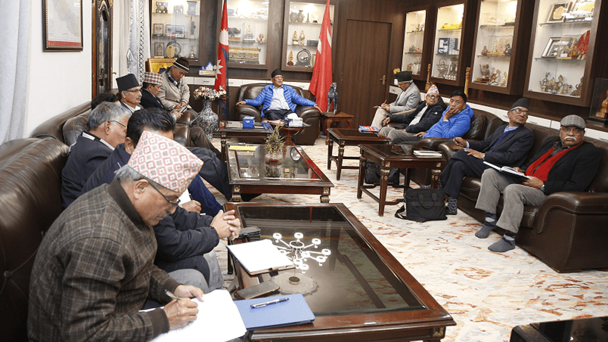 खुमलटारमा माओवादी पदाधिकारी बैठक