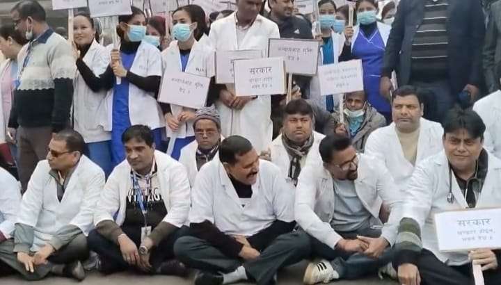 नारायणी अस्पतालको भवन अभाव, कर्मचारीहरू आन्दोलित