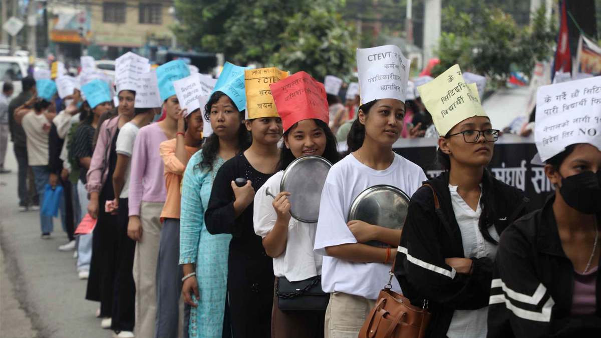 नर्सिङ कलेजमा भर्नाको माग राख्दै विद्यार्थीले लगाए गोविन्द केसीविरुद्ध नारा