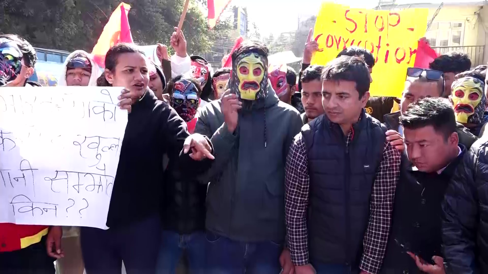 प्रधानमन्त्रीको राजीनामा माग गर्दै नेविसंघकाे प्रदर्शन