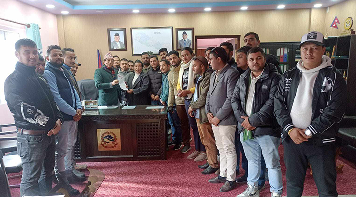 विश्वविद्यालयका पदाधिकारी खुला प्रतिस्पर्धाबाट गर्नुपर्ने भन्दै शिक्षामन्त्रीलाई नेविसंघकाे ज्ञापनपत्र