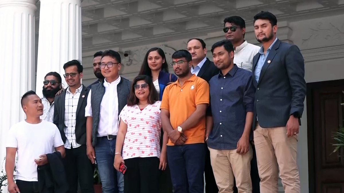 शिक्षा क्षेत्र सुधारकाे माग गर्दै प्रधानमन्त्रीलाई नेविसंघकाे ज्ञापनपत्र