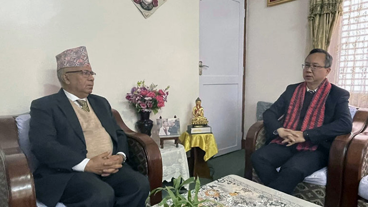 चिनियाँ राजदूत छनले भेटे माधव नेपाल