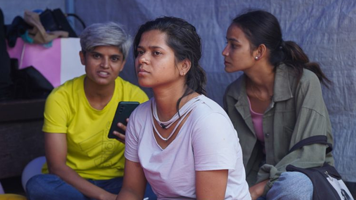 पत्रकार सम्मेलन गर्न खोज्दा निहारिका प्रहरीकाे नियन्त्रणमा