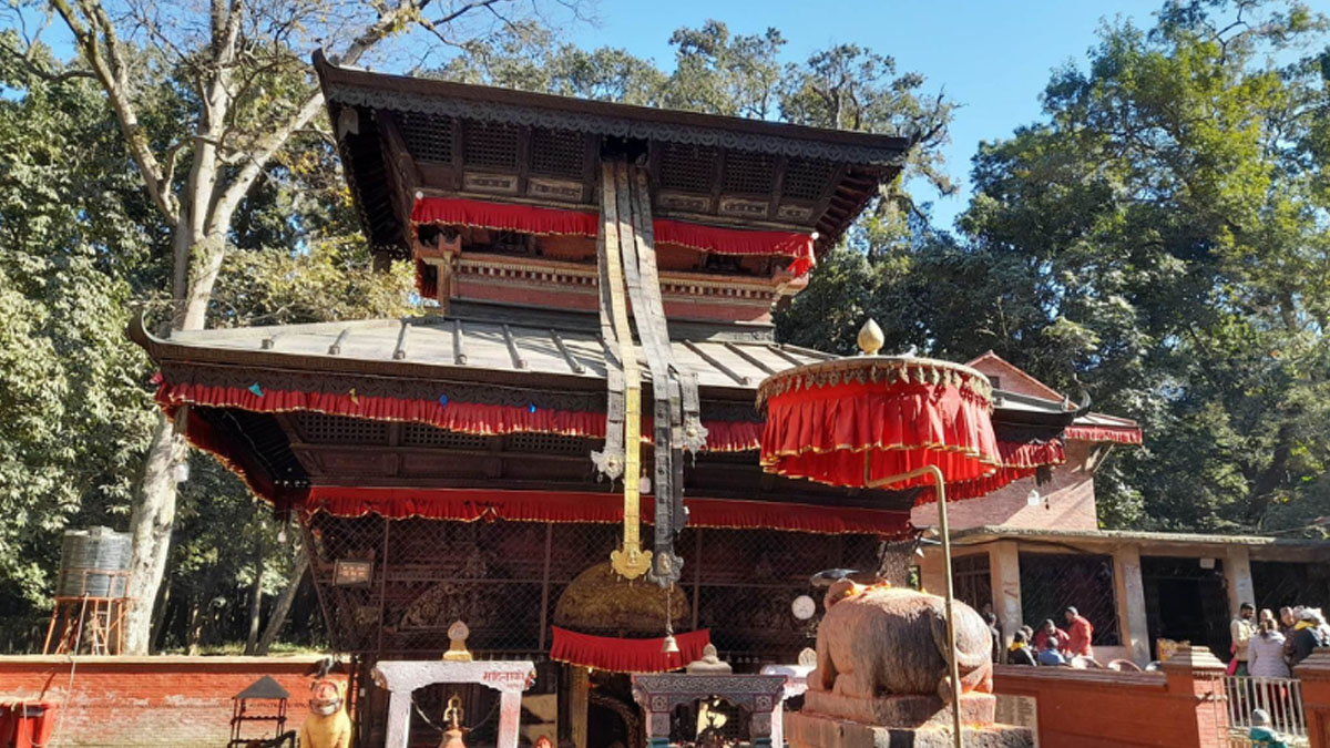 निलबाराही मन्दिर क्षेत्रमा भूक्षयको निरीक्षण