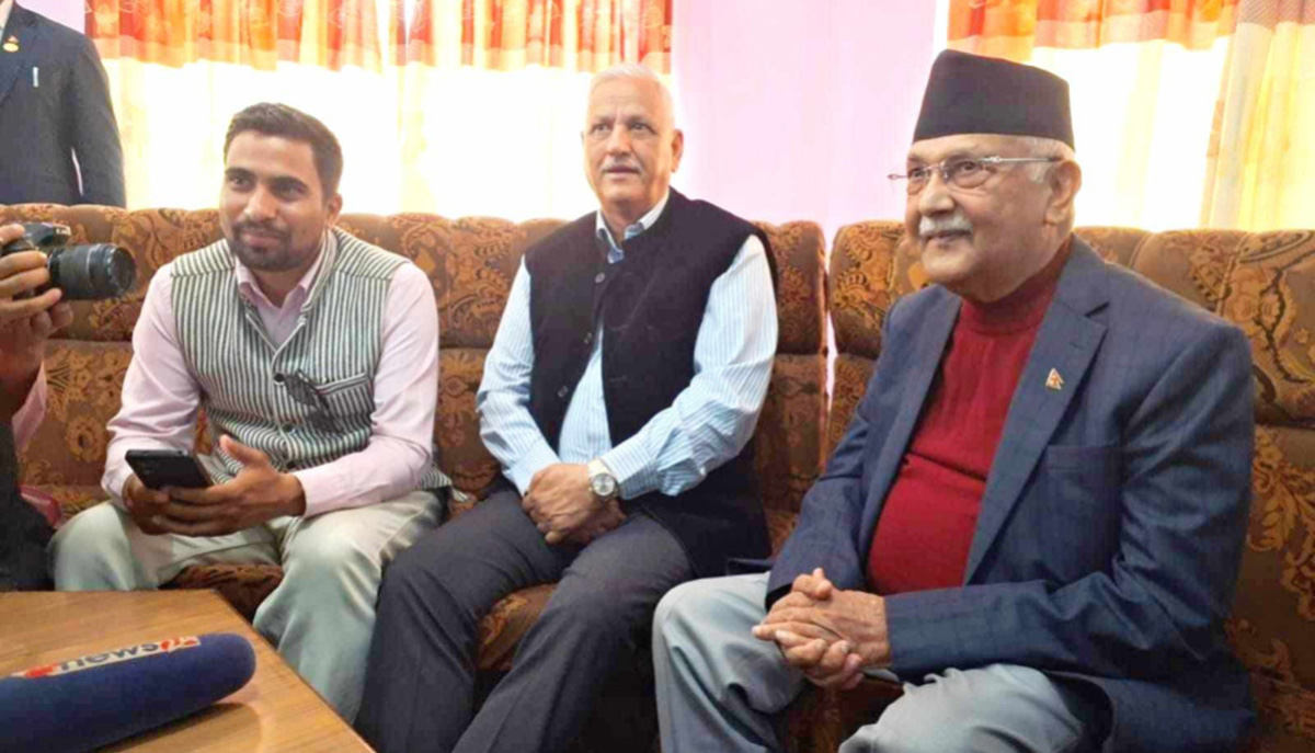 रविको बचाउमा ओली