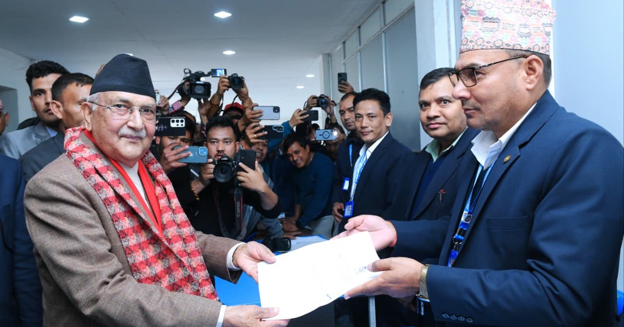 एमाले अध्यक्ष ओलीले गराए उम्मेदवारी दर्ता