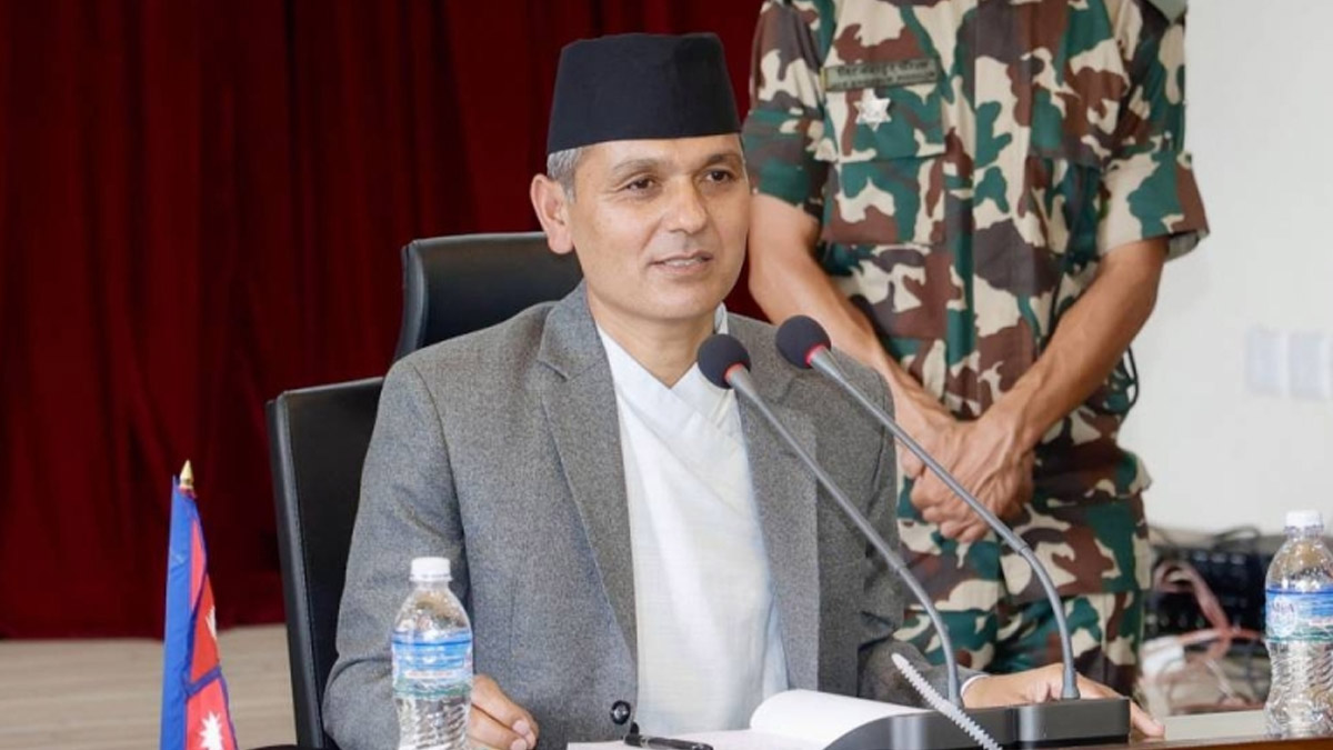 ‘कसैको दबाब वा प्रभावमा गृहमन्त्रीलाई हटाइँदैन’