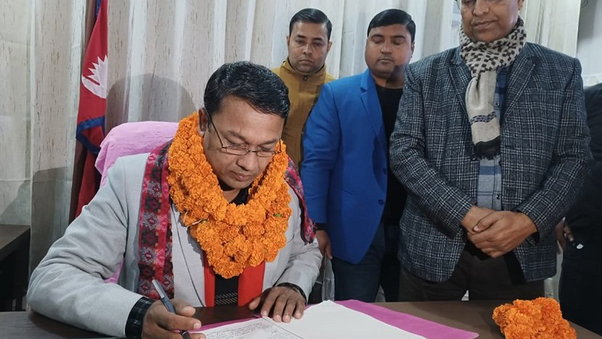 मधेस प्रदेश सरकारका नवनियुक्त दुई मन्त्रीद्वारा पदभार ग्रहण