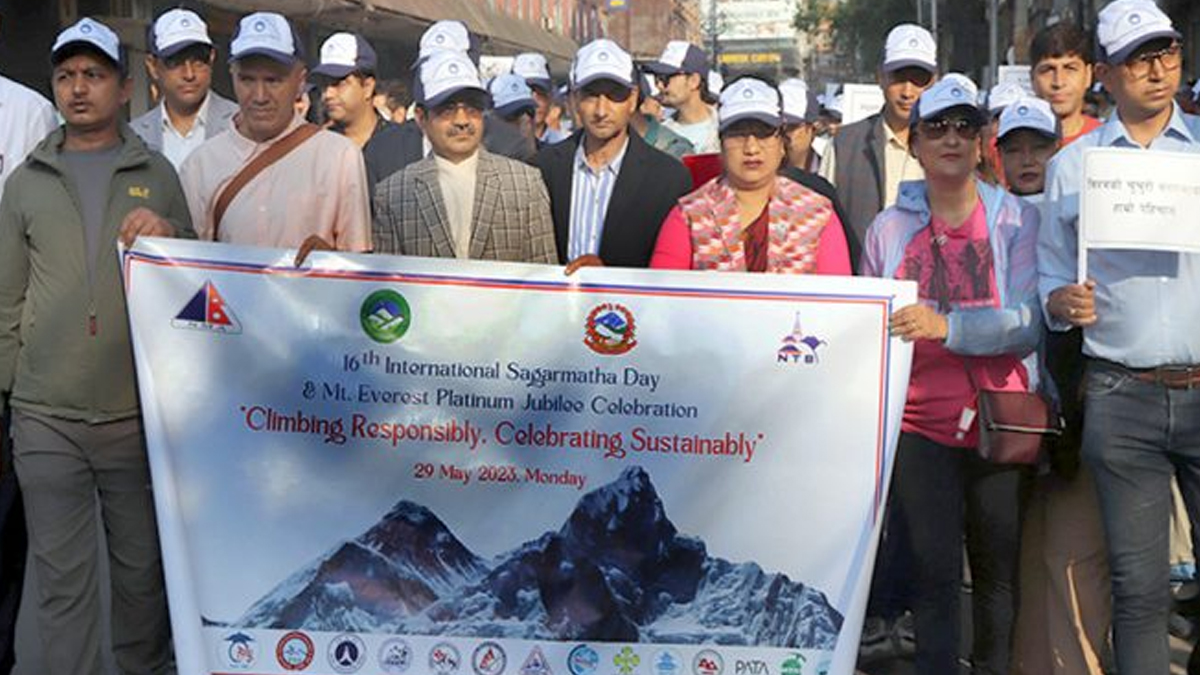 सगरमाथा दिवसको अवसरमा पदयात्रा