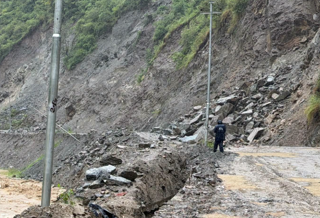 विपदका कारण म्याग्दी र गोरखाका सडक खण्ड प्रभावित