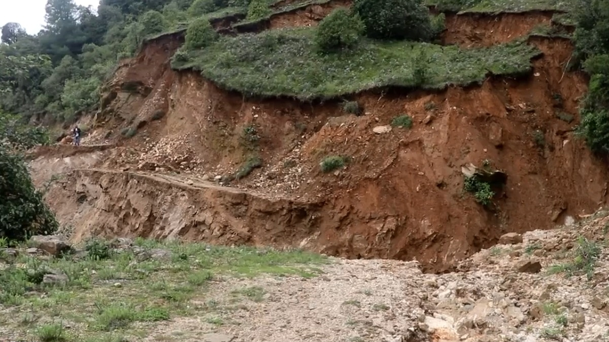 बर्सातले सडक बिग्रँदा जनजीवन कष्टकर