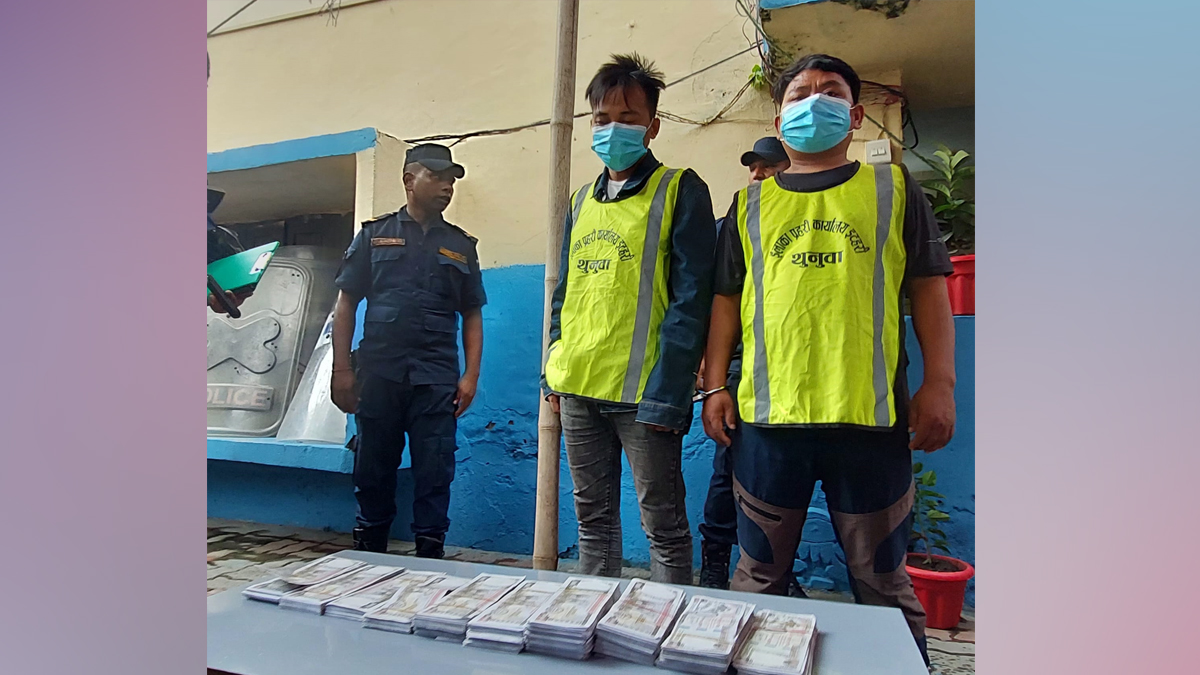 १५ लाख ८७ हजार नक्कली नोटसहित दुईजना पक्राउ