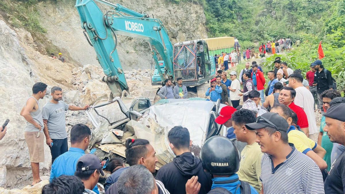 पाल्पामा गुडिरहेको जिपमाथि सुख्खा पहिरो खस्दा ३ जनाको मृत्यु, ८ जना घाइते