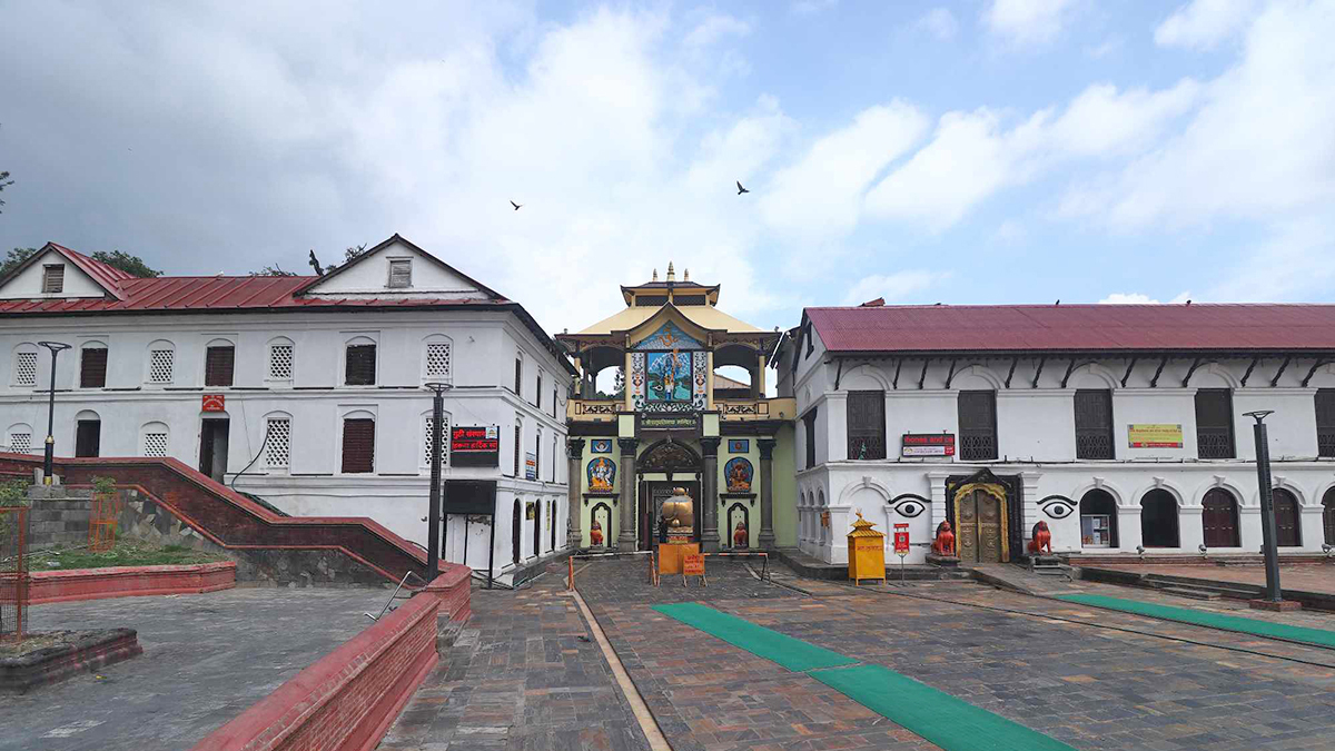 साउनको अन्तिम सोमबार, पशुपतिनाथसहित देशभरका शिवालयमा भक्तजनको घुइँचो