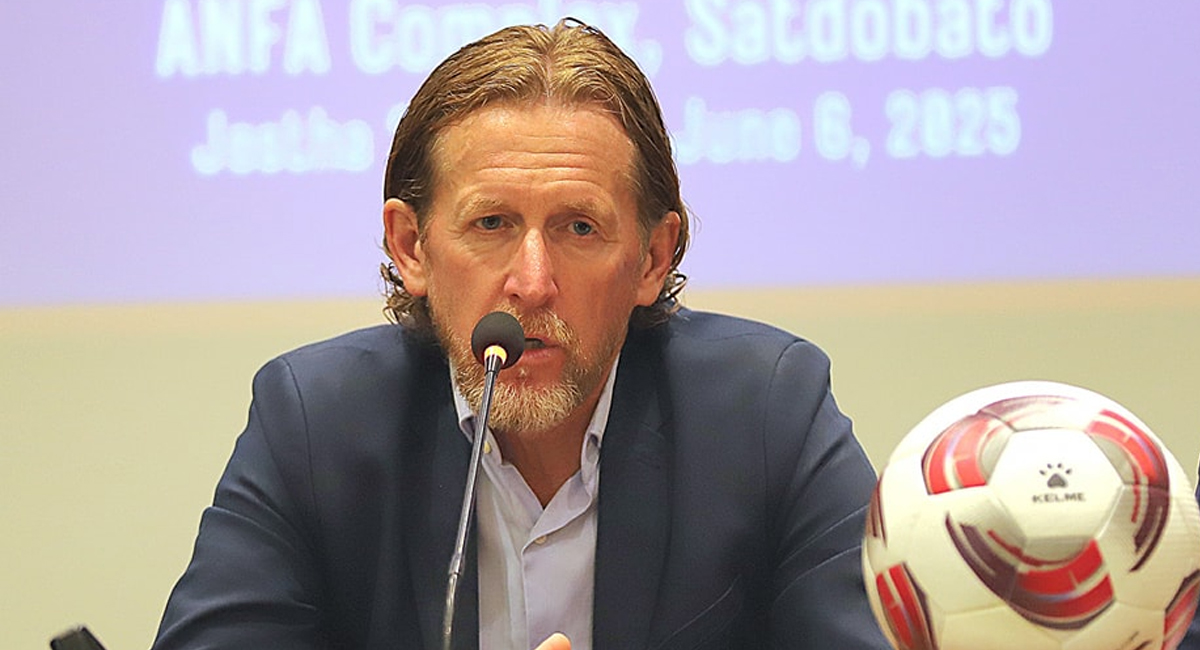 प्रशिक्षक डे वाइल्डले ४४ दिनमै छाडे राष्ट्रिय महिला फुटबल टिम