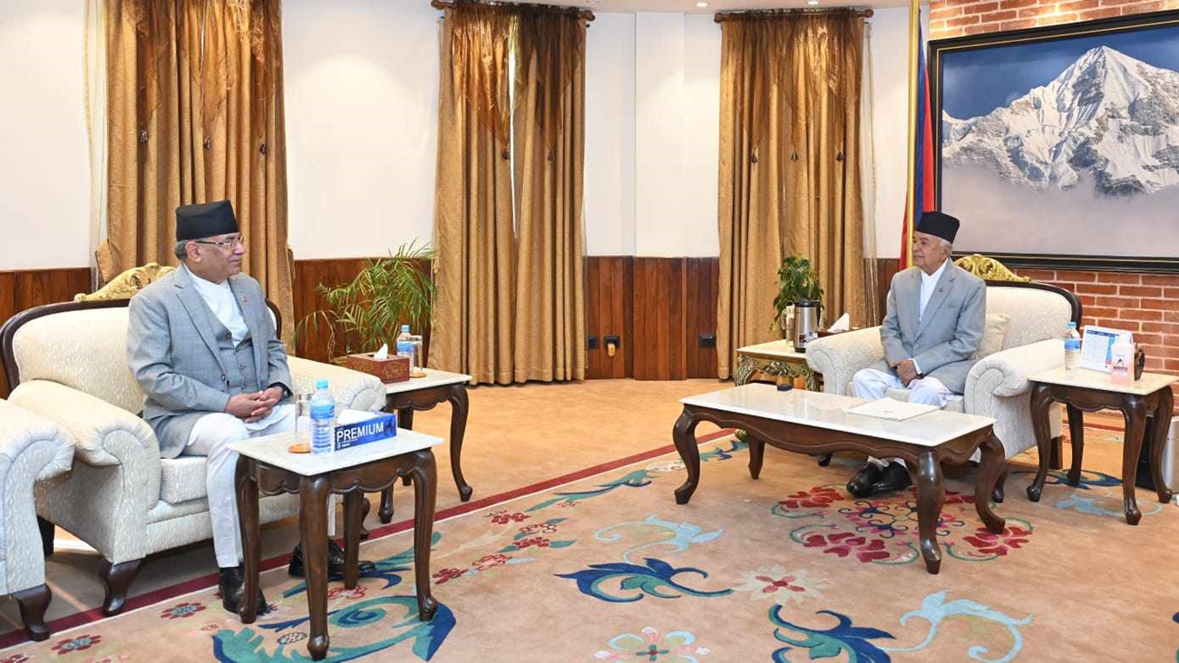 राष्ट्रपतिलाई भेट्न शितल निवास पुगे दाहाल