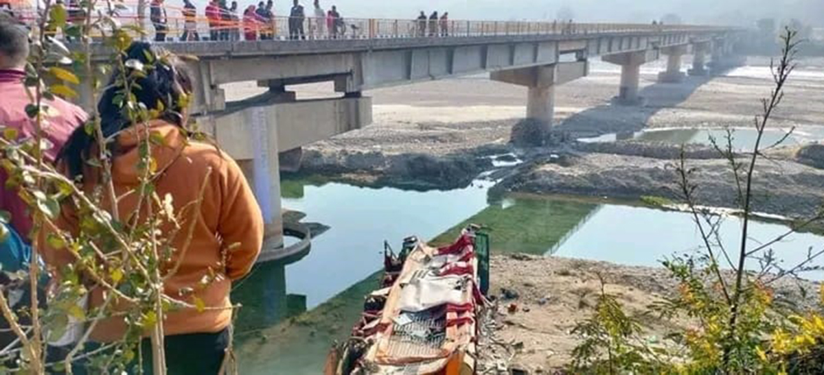 दाङ बस दुर्घटना : मृतक १२ मध्ये ८ जनाको परिचय खुल्यो
