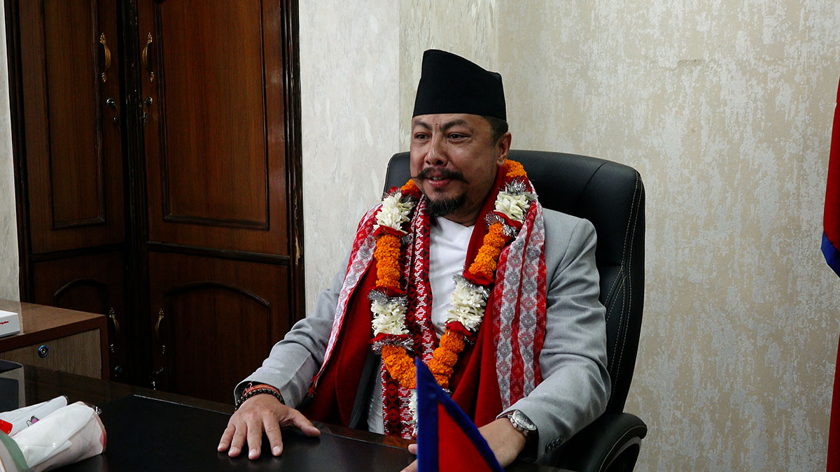 ऊर्जामन्त्री विराजभक्त श्रेष्ठले गरे पदबहाली