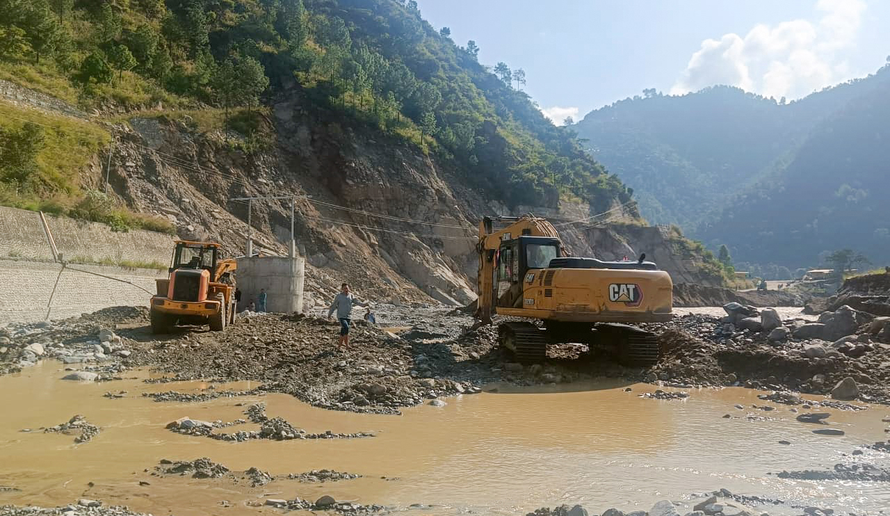 वर्षा र पहिरोका कारण देशका विभिन्न राजमार्ग तथा सडकखण्ड प्रभावित