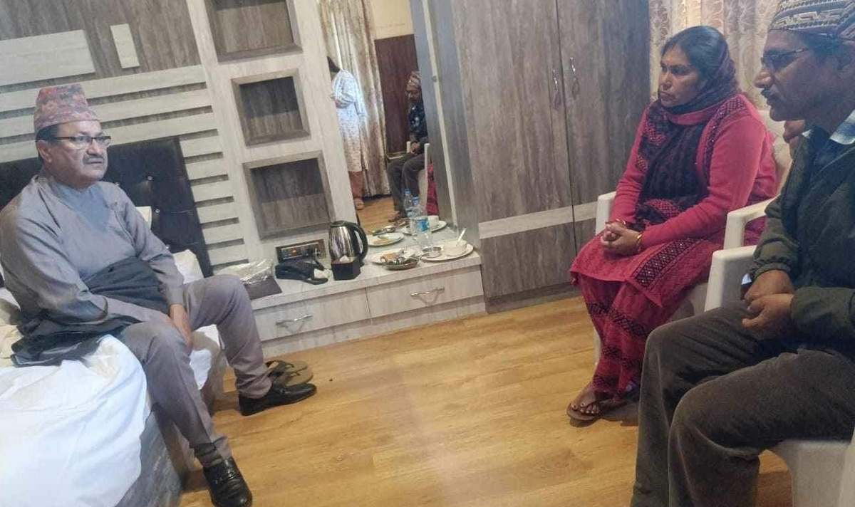 छोराको रिहाइको पहल गर्न विपिनका आमाबुबाले गरे परराष्ट्रमन्त्री साउदलाई आग्रह